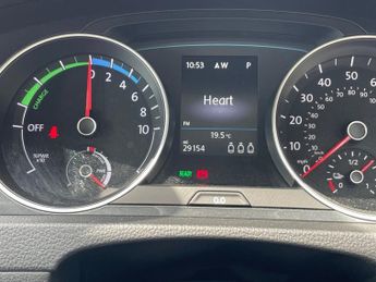 Volkswagen Golf 35.8kWh e-Golf Hatchback 5dr Electric Auto (136 ps)