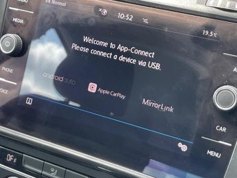 Volkswagen Golf 35.8kWh e-Golf Hatchback 5dr Electric Auto (136 ps)