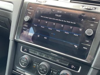 Volkswagen Golf 35.8kWh e-Golf Hatchback 5dr Electric Auto (136 ps)