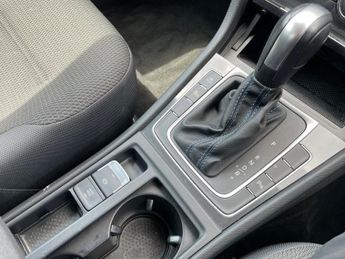 Volkswagen Golf 35.8kWh e-Golf Hatchback 5dr Electric Auto (136 ps)