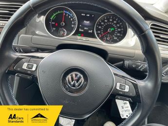 Volkswagen Golf 35.8kWh e-Golf Hatchback 5dr Electric Auto (136 ps)