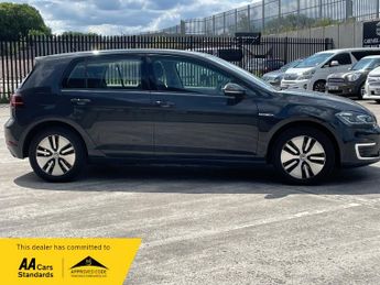 Volkswagen Golf 35.8kWh e-Golf Hatchback 5dr Electric Auto (136 ps)