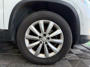 Volkswagen Tiguan 2.0 TDI BlueMotion Tech Match DSG 4WD Euro 5 (s/s) 5dr
