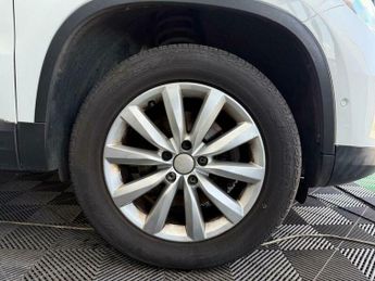 Volkswagen Tiguan 2.0 TDI BlueMotion Tech Match DSG 4WD Euro 5 (s/s) 5dr