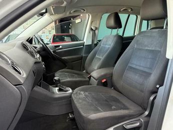 Volkswagen Tiguan 2.0 TDI BlueMotion Tech Match DSG 4WD Euro 5 (s/s) 5dr
