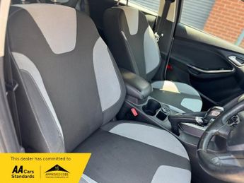 Ford Focus 1.6 Zetec Navigator Powershift Euro 5 5dr