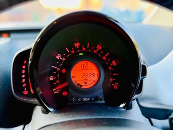 Toyota AYGO VVT-I X-PRESS X-SHIFT