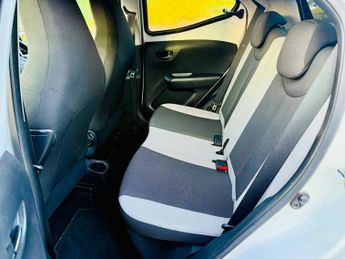 Toyota AYGO VVT-I X-PRESS X-SHIFT