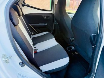 Toyota AYGO VVT-I X-PRESS X-SHIFT