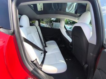 Tesla Model Y LONG RANGE AWD
