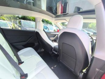Tesla Model Y LONG RANGE AWD