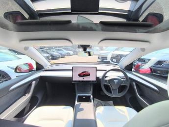 Tesla Model Y LONG RANGE AWD
