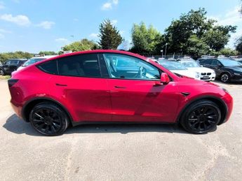 Tesla Model Y LONG RANGE AWD