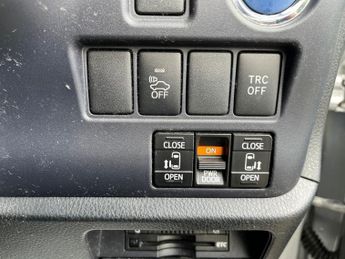 Toyota Voxy 1.8 VVT-i Hybrid 7 Seats