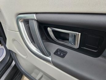 Land Rover Discovery Sport 2.0 TD4 HSE Black Auto 4WD Euro 6 (s/s) 5dr