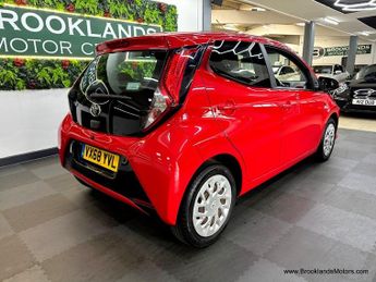 Toyota AYGO 1.0 VVT-I X-PLAY X-SHIFT [REVERSE CAMERA]