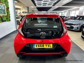 Toyota AYGO 1.0 VVT-I X-PLAY X-SHIFT [REVERSE CAMERA]