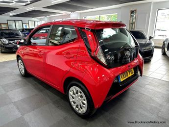 Toyota AYGO 1.0 VVT-I X-PLAY X-SHIFT [REVERSE CAMERA]