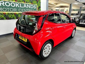 Toyota AYGO 1.0 VVT-I X-PLAY X-SHIFT [REVERSE CAMERA]