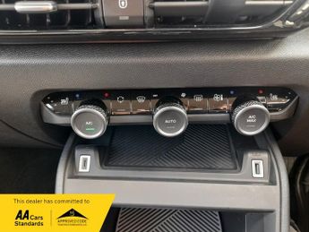Citroen C4 SHINE PLUS 50kWh e-series Auto 5dr (7.4kW Charger), 1 owner