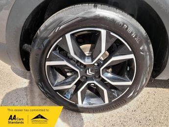 Citroen C4 SHINE PLUS 50kWh e-series Auto 5dr (7.4kW Charger), 1 owner
