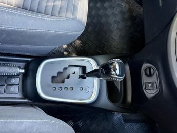 Toyota Yaris 1.5 VVT-h Icon Hatchback 5dr Petrol Hybrid E-CVT Euro 6 (s/s) (1