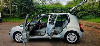 Renault Clio INITIALE