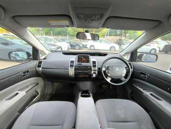 Toyota Prius VVT-I T SPIRIT
