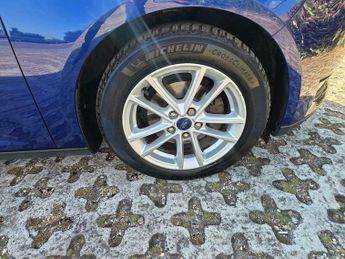 Ford Focus 1.6 Zetec Powershift Euro 6 5dr
