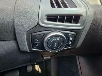 Ford Focus 1.6 Zetec Powershift Euro 6 5dr