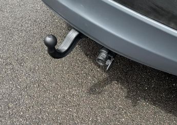 Land Rover Discovery 3.0 SD V6 Anniversary Edition SUV 5dr Diesel Auto 4WD Euro 6 (s/