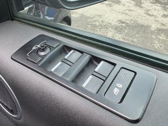 Land Rover Discovery 3.0 SD V6 Anniversary Edition SUV 5dr Diesel Auto 4WD Euro 6 (s/