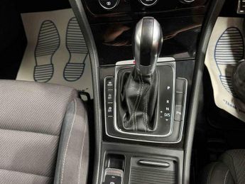 Volkswagen Golf 2.0 Golf R TSi Semi-Auto 4WD 3dr