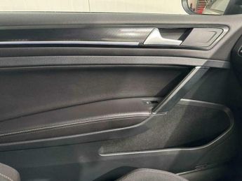 Volkswagen Golf 2.0 Golf R TSi Semi-Auto 4WD 3dr