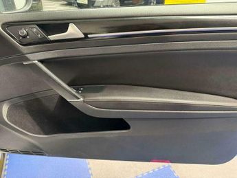 Volkswagen Golf 2.0 Golf R TSi Semi-Auto 4WD 3dr