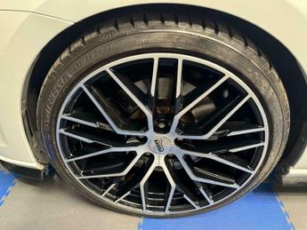 Volkswagen Golf 2.0 Golf R TSi Semi-Auto 4WD 3dr