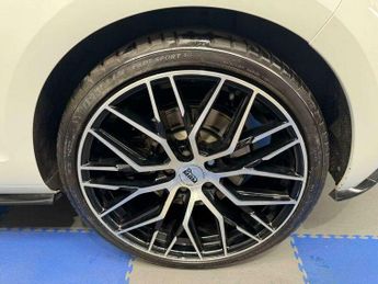 Volkswagen Golf 2.0 Golf R TSi Semi-Auto 4WD 3dr