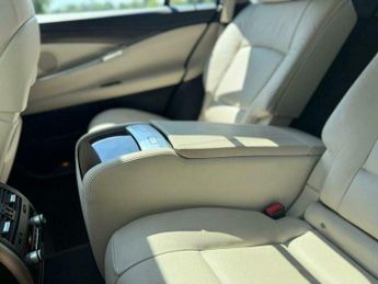 BMW 5 SERIES 4.4 550i V8 SE Touring Steptronic Euro 5 5dr