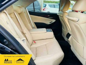 Toyota Crown Royal Saloon G 2.5 Auto Hybrid