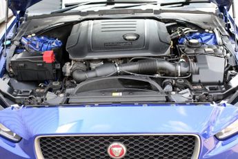 Jaguar XE D R-SPORT
