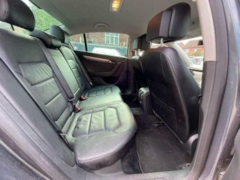 Volkswagen Passat 2.0 TDI BlueMotion Tech Executive Style DSG Euro 5 (s/s) 4dr