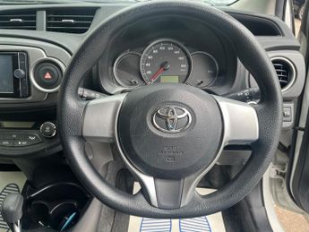 Toyota Vitz 1.3 Auto Smile Edition 5dr