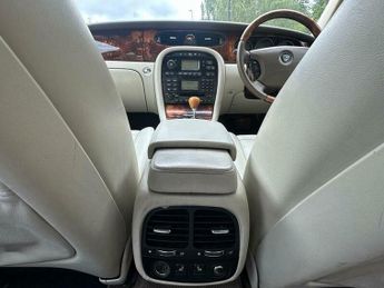 Jaguar XJ 3.0 SE 4dr