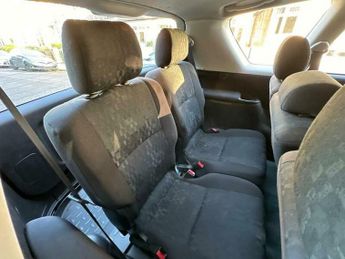 Toyota Avensis Verso 2.0 VVT-i T3 5dr