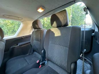 Toyota Avensis Verso 2.0 VVT-i T3 5dr