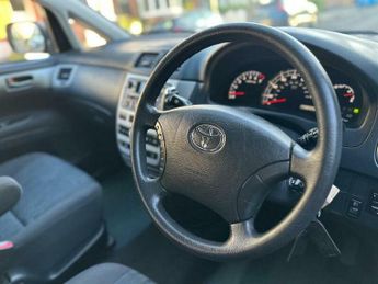 Toyota Avensis Verso 2.0 VVT-i T3 5dr