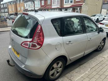 Renault Scenic 2.0 VVT Dynamique TomTom CVT Euro 5 5dr