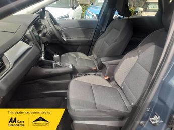 Renault Captur 1.6 E-TECH Iconic Edition Auto Euro 6 (s/s) 5dr,1 OWNER, FULL HI