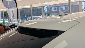 Lamborghini URUS SE HYBRID AUTO 142 MILES ONLY PANO SUNROOF