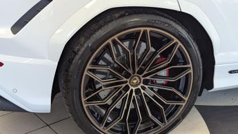 Lamborghini URUS SE HYBRID AUTO 142 MILES ONLY PANO SUNROOF
